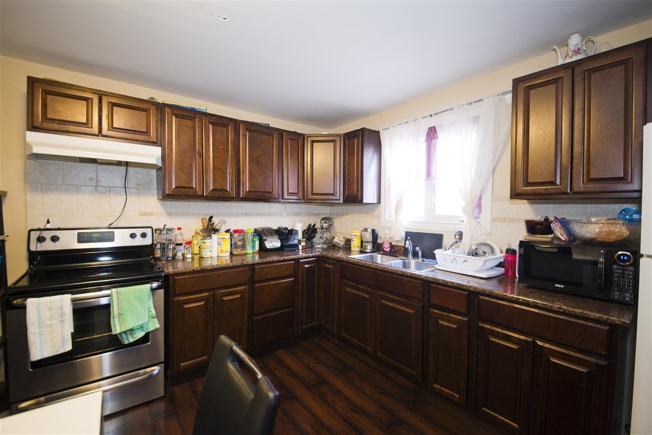 29 Russell St - Photo 3 of 11