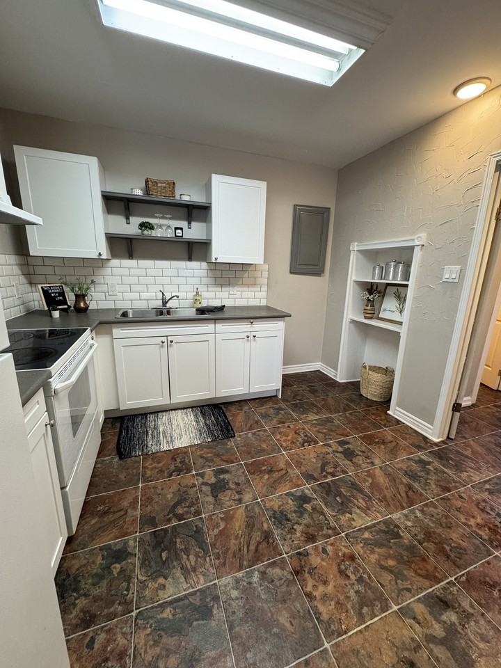 703 Mountain Ash Rd Lowr - Photo 2 of 50