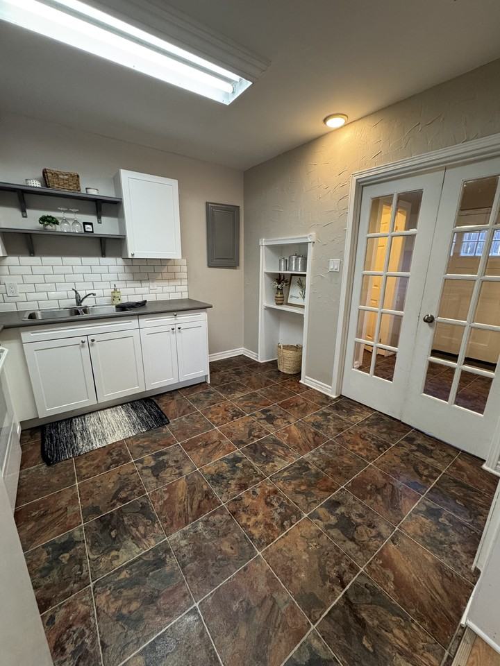 703 Mountain Ash Rd Lowr - Photo 3 of 50