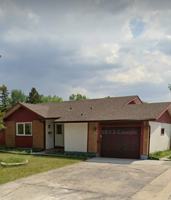 featured image of 2 Lake Island Cres #1