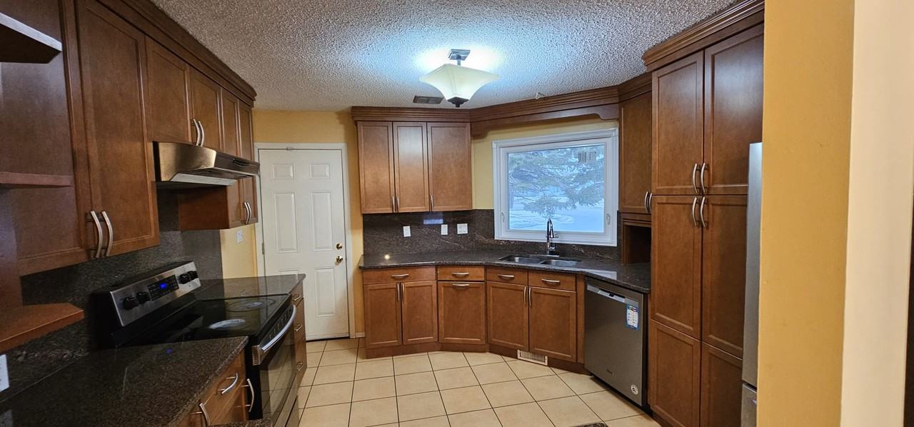 2 Lake Island Cres #1 - Photo 3 of 12