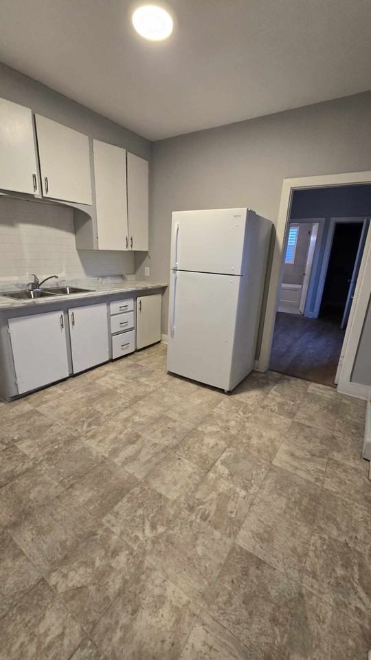 274 Robinson St #274B - Photo 7 of 11