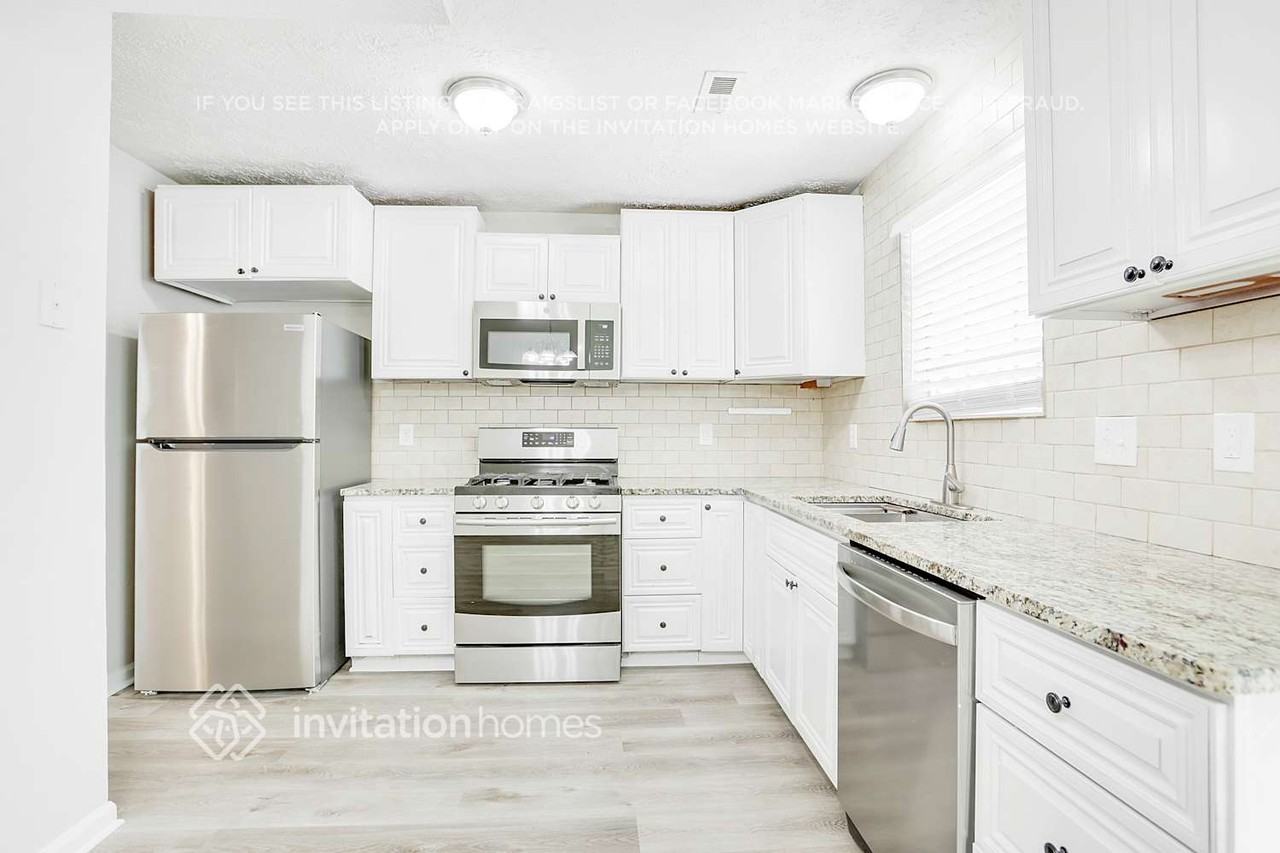 4468 Highland Pl Ne - Photo 3 of 12