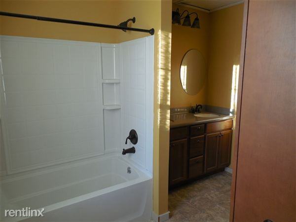 177 Gibson St - Photo 3 of 10