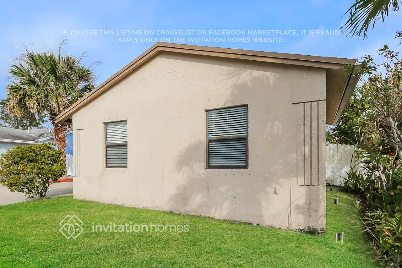 5618 Lincoln Cir E - Photo 3 of 16