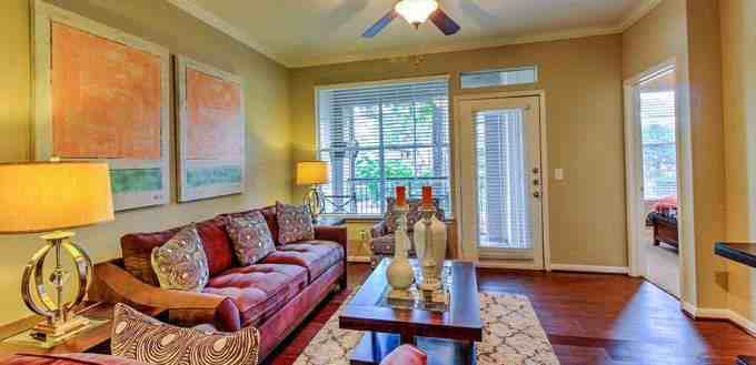 8585 Woodway Dr - Photo 2 of 10