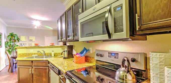 8585 Woodway Dr - Photo 3 of 10