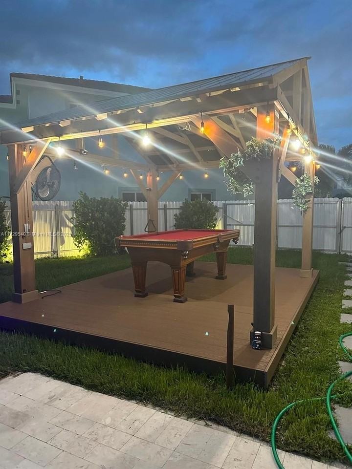 318 Ne 31st Ave - Photo 4 of 28