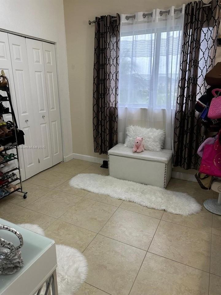 318 Ne 31st Ave - Photo 7 of 28