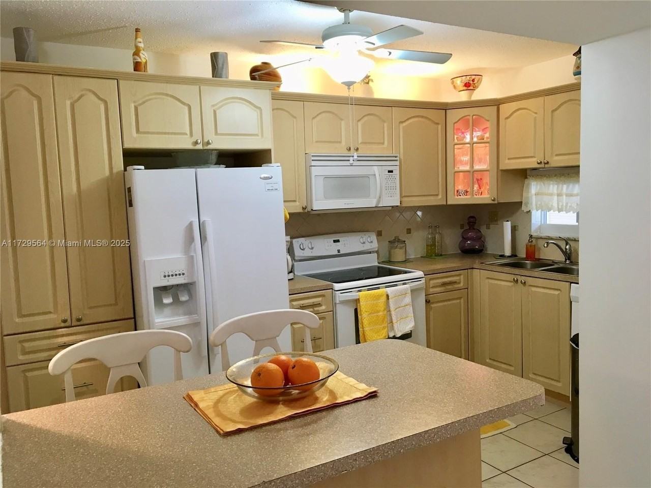 611 S Hollybrook Dr #201 - Photo 3 of 19