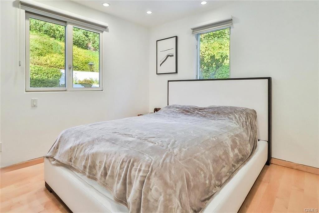 4266 Louise Ave - Photo 3 of 8