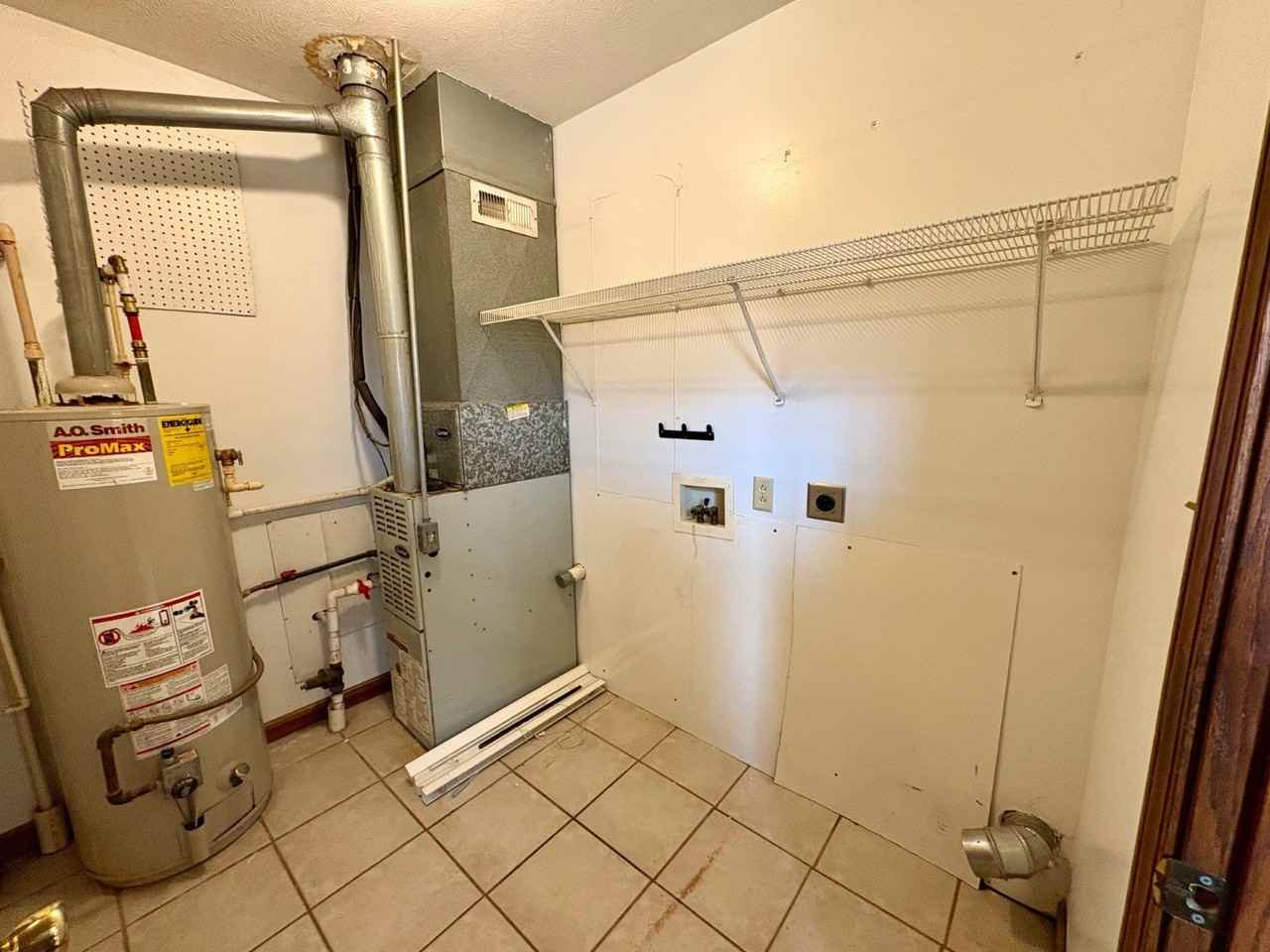 736 20th St - Photo 6 of 12