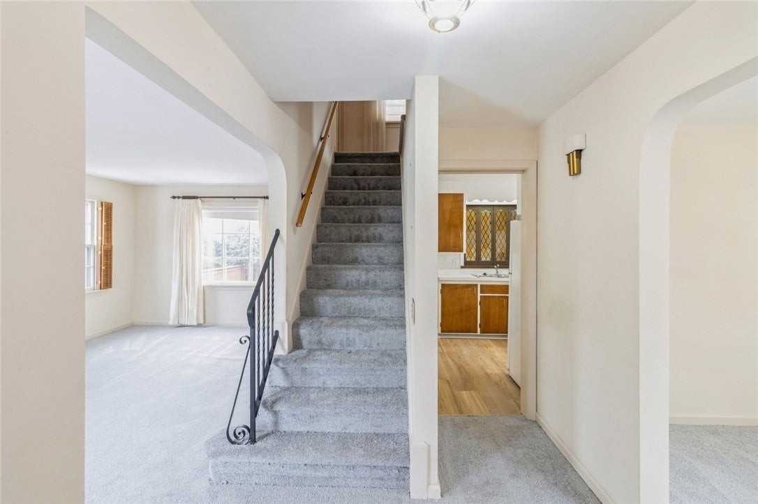 569 Barry Rd - Photo 4 of 31