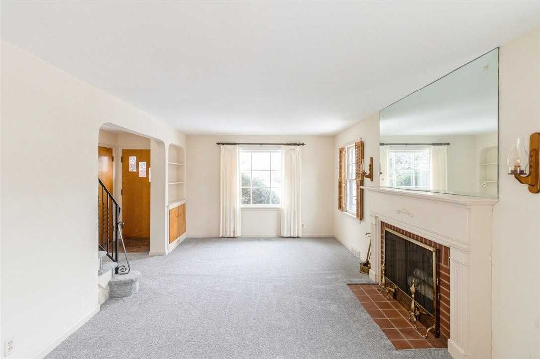 569 Barry Rd - Photo 6 of 31