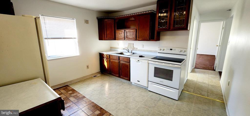 1929 Lincoln Ave - Photo 2 of 9