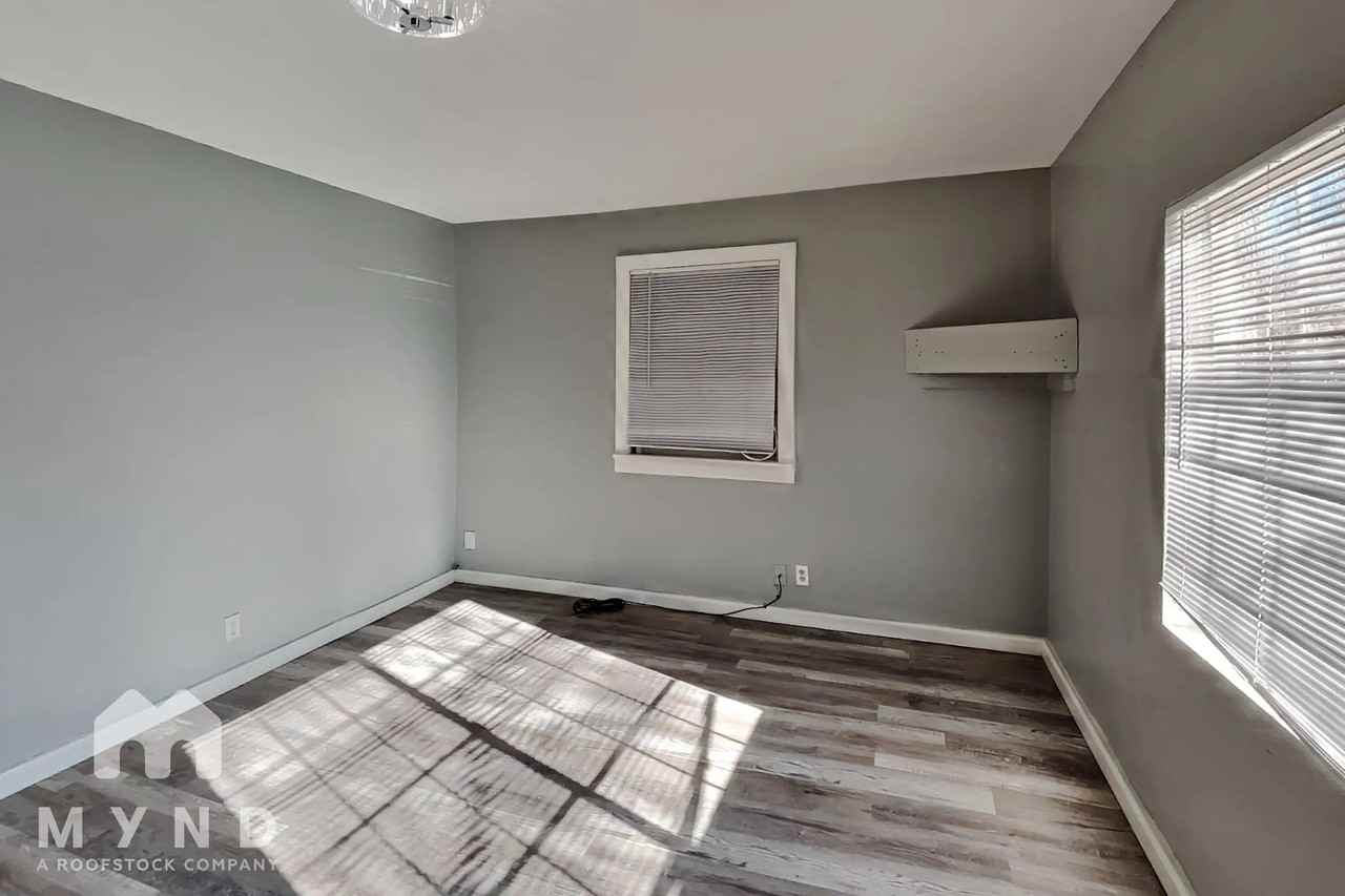 1451 E 9th St - Photo 3 of 17