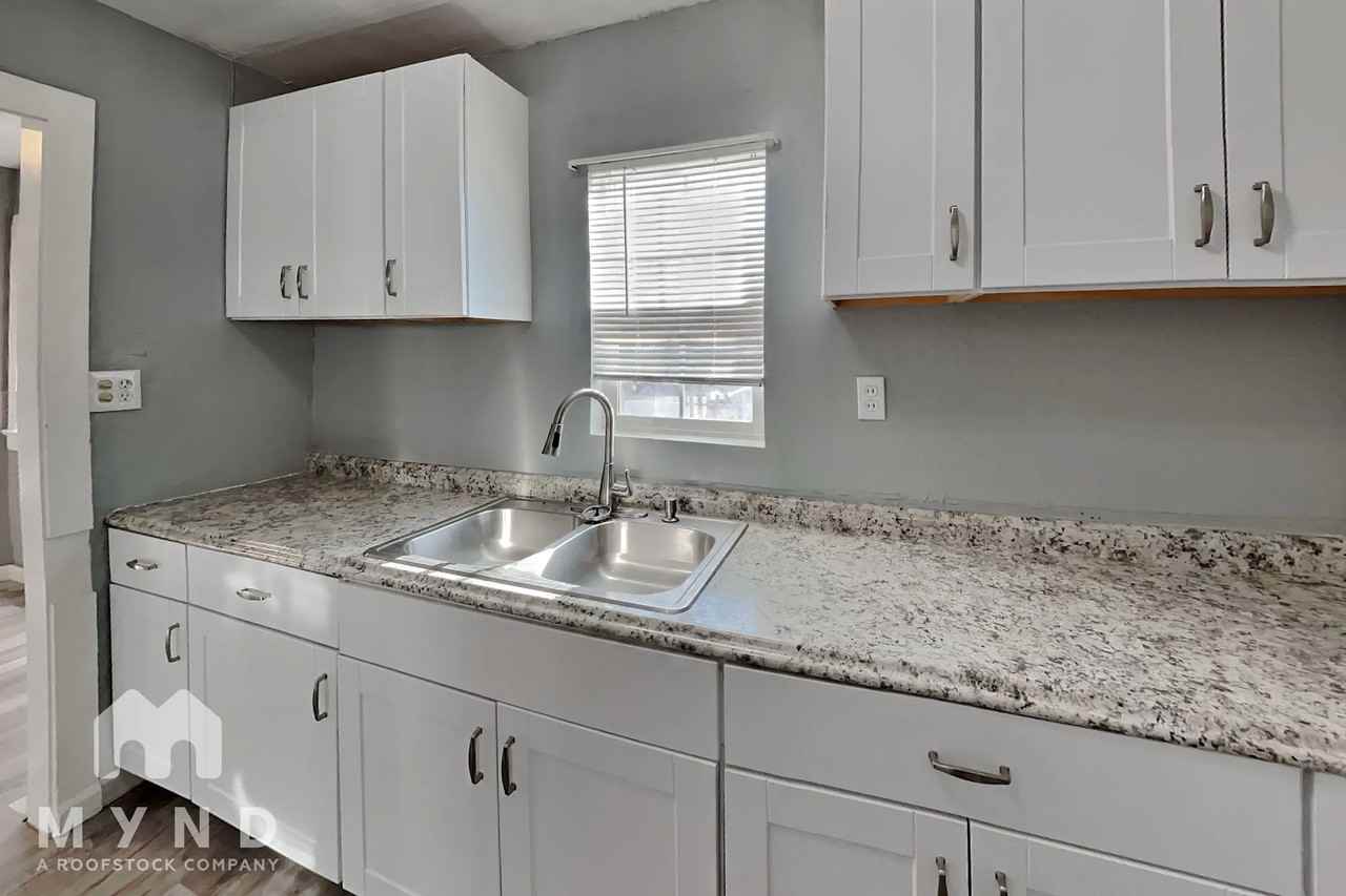 1451 E 9th St - Photo 2 of 17