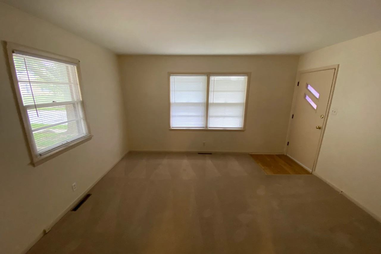 215 S 4th Ave - Photo 3 of 10