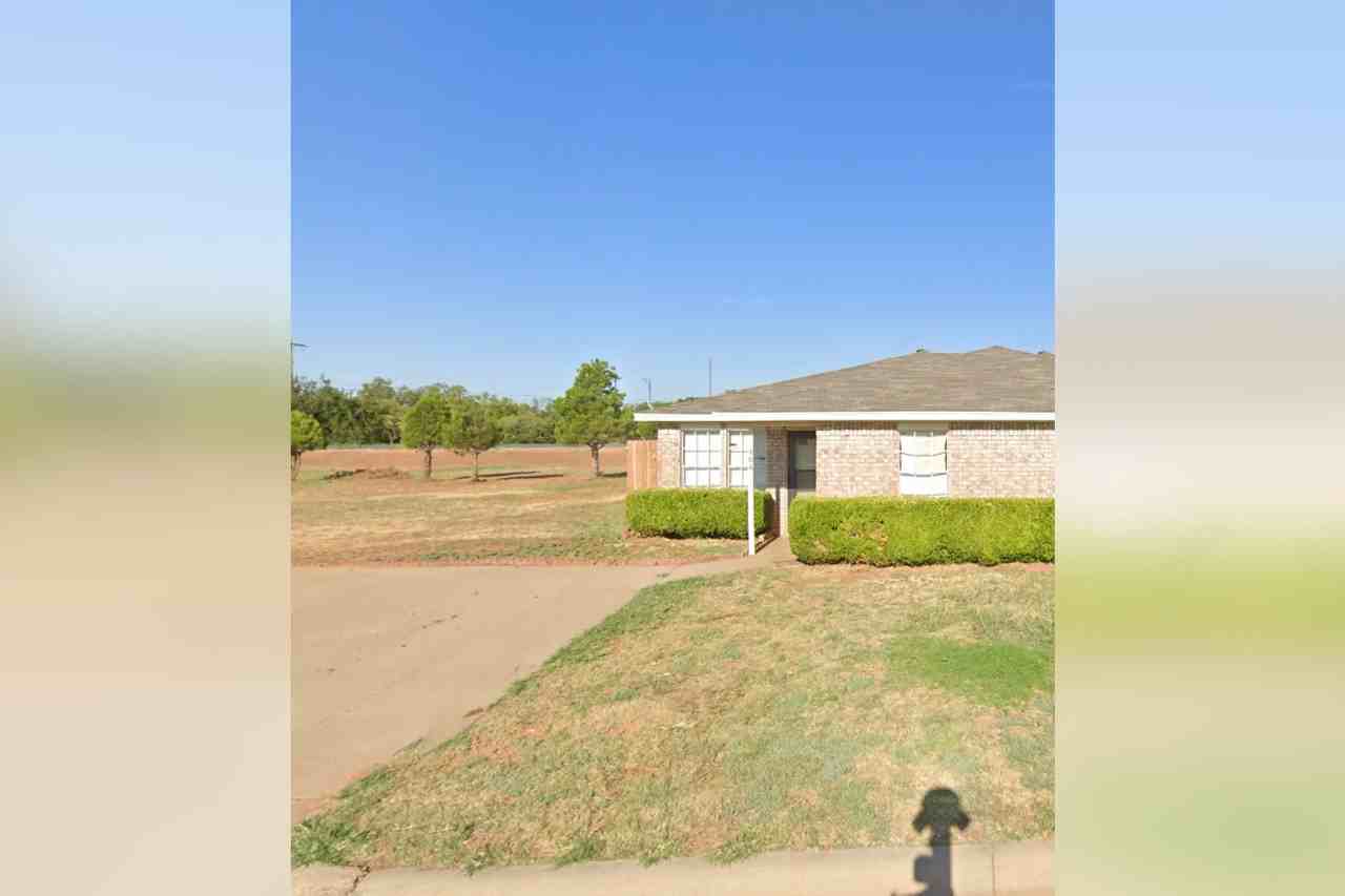 404 Cactus Ln - Photo 2 of 2