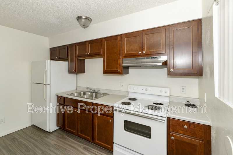 1502 E Adams St #2 - Photo 6 of 11