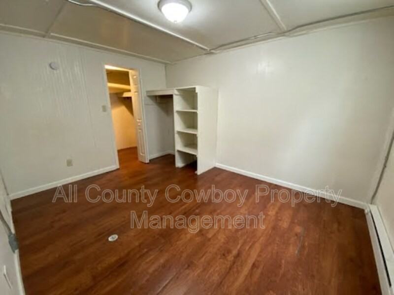 566 1/2 N 9th St #566-1-2-9t - Photo 3 of 10