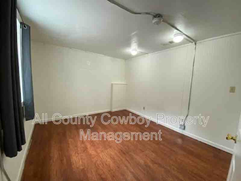 566 1/2 N 9th St #566-1-2-9t - Photo 4 of 10