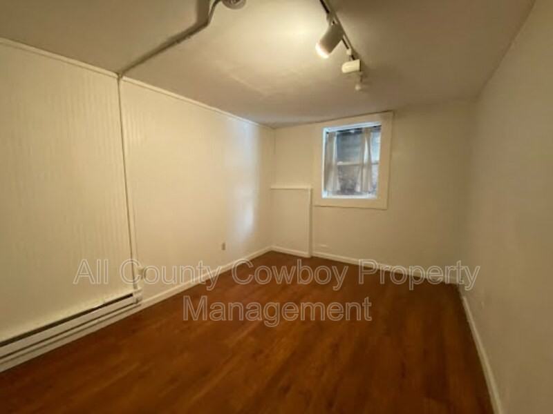 566 1/2 N 9th St #566-1-2-9t - Photo 5 of 10