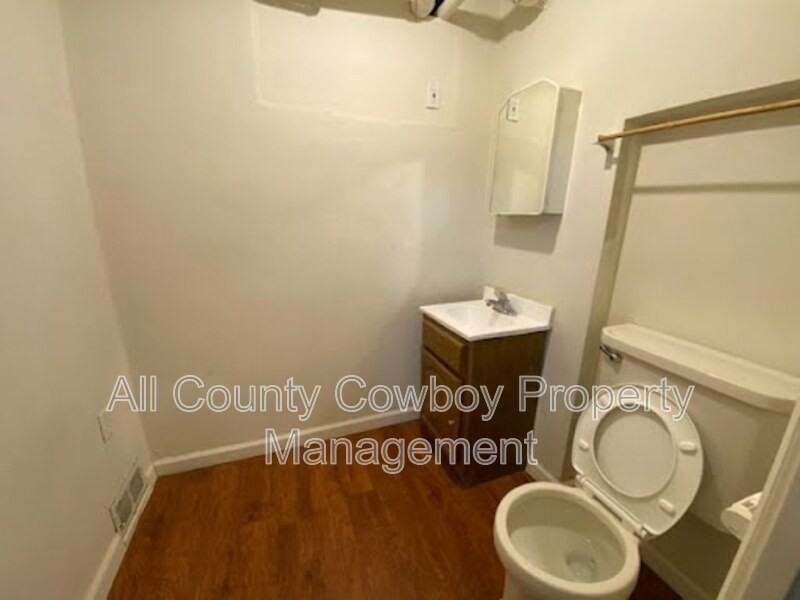 566 1/2 N 9th St #566-1-2-9t - Photo 7 of 10