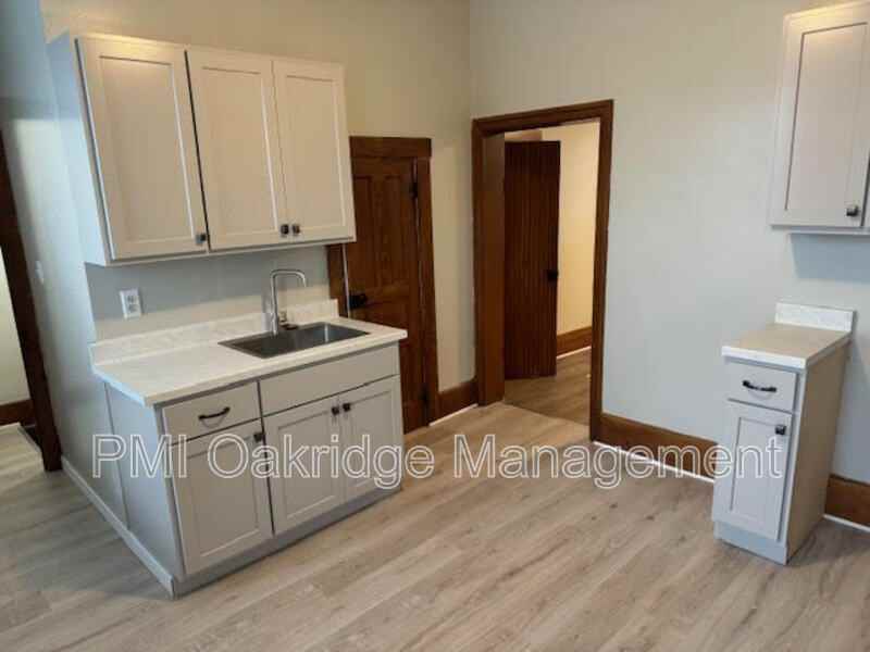 104 W 1st St - Photo 2 of 7