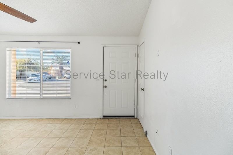 6902 W Cora Ln - Photo 2 of 17
