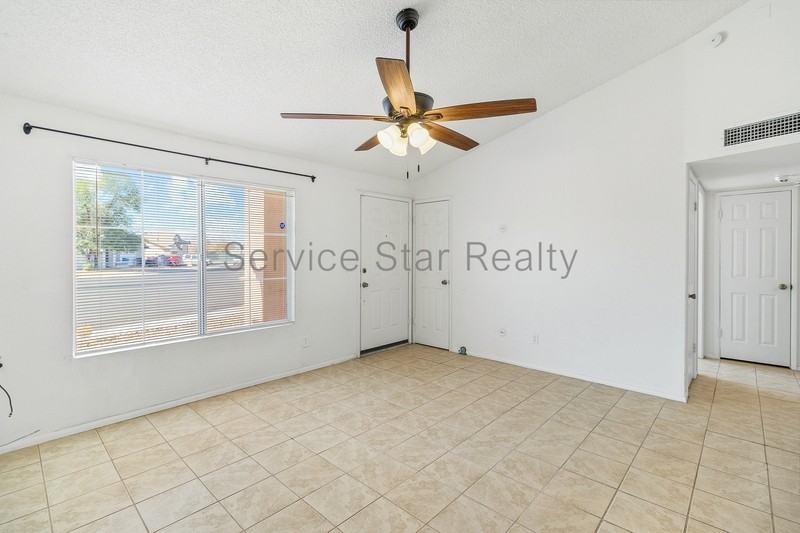 6902 W Cora Ln - Photo 3 of 17