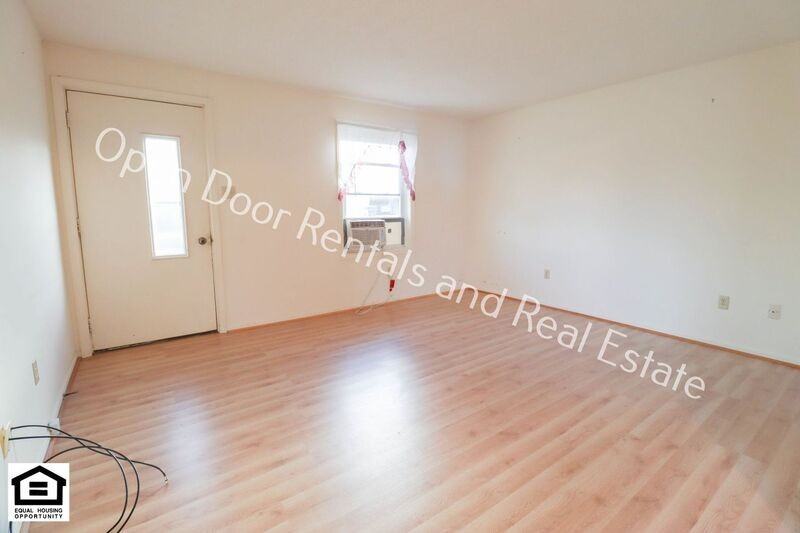 802 20th St - Photo 2 of 6