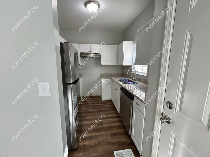 945 N Grand Ave Nw - Photo 3 of 34