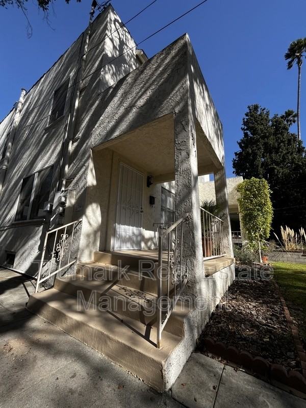 1347 E Elizabeth St - Photo 2 of 17
