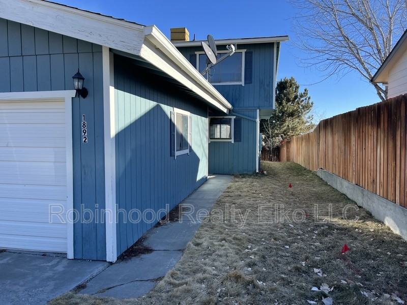 1892 Sawyer Way - Photo 3 of 34