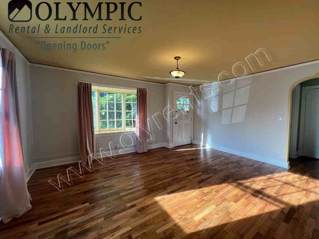 902 Division St Nw - Photo 2 of 19