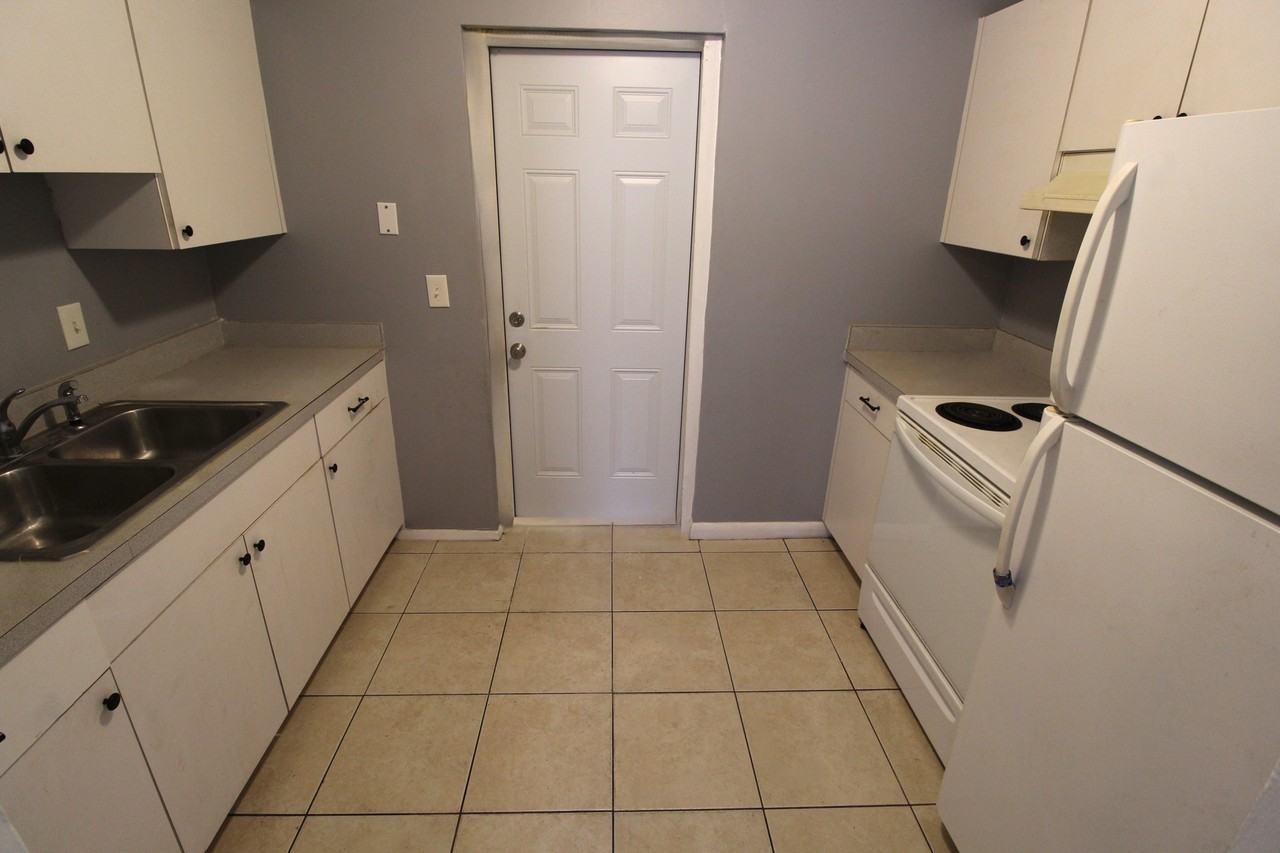 1710 Central Ave - Photo 2 of 9