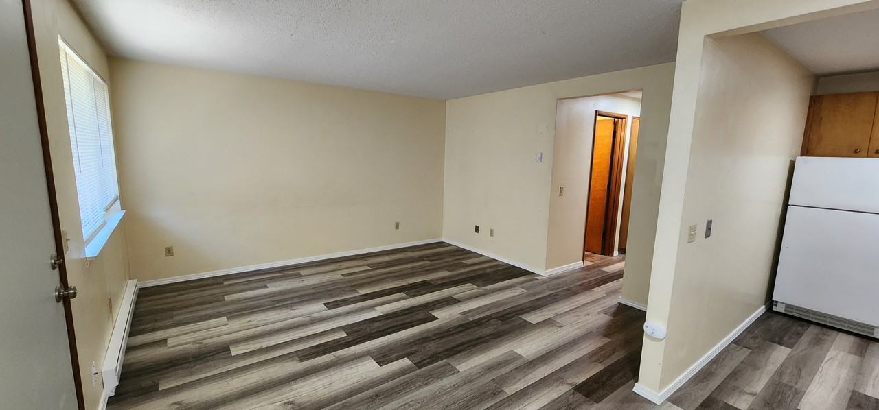 624 W Cedar St #11 - Photo 3 of 13