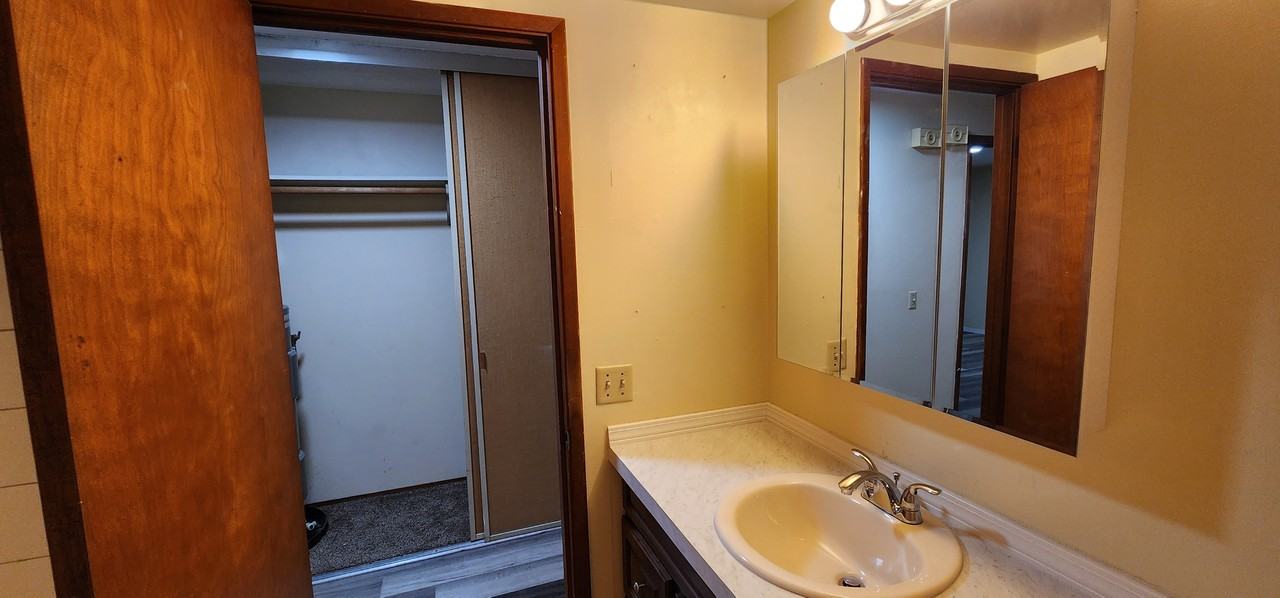 624 W Cedar St #11 - Photo 6 of 13