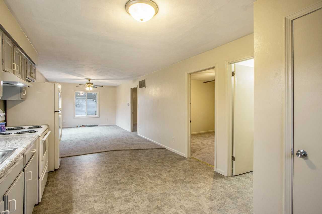 401 W Clinton St - Photo 3 of 16