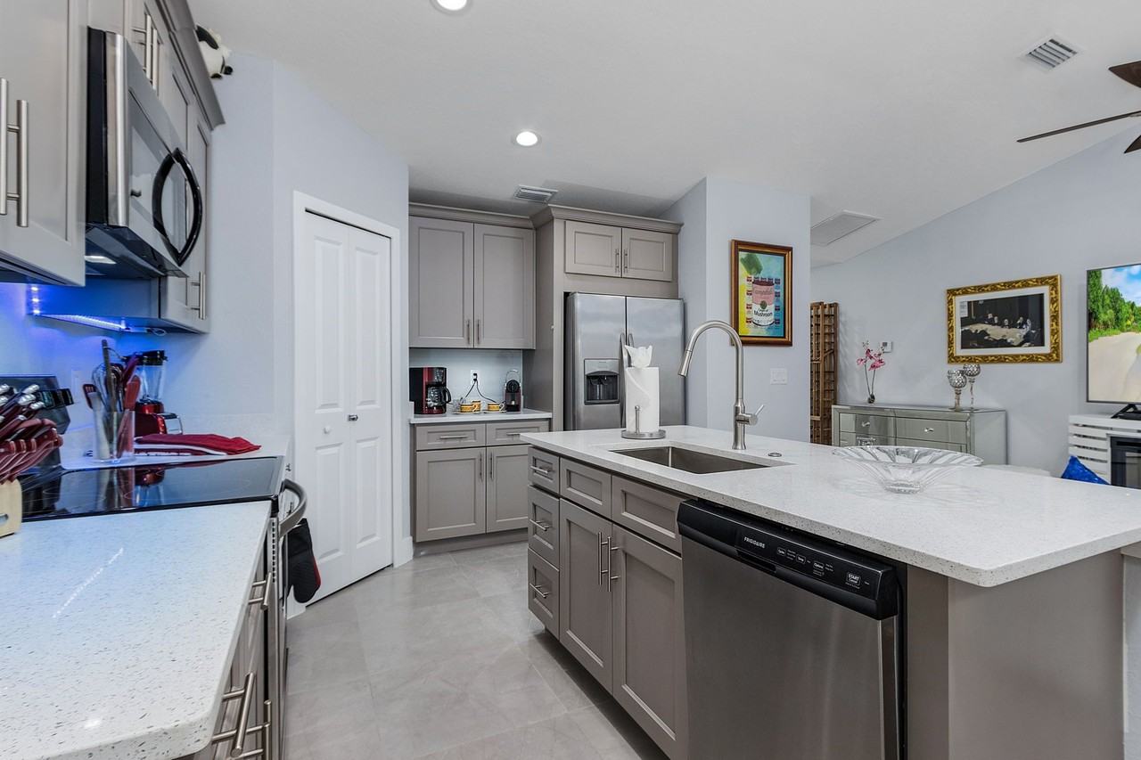 1331 Ne 15th Ln - Photo 3 of 11