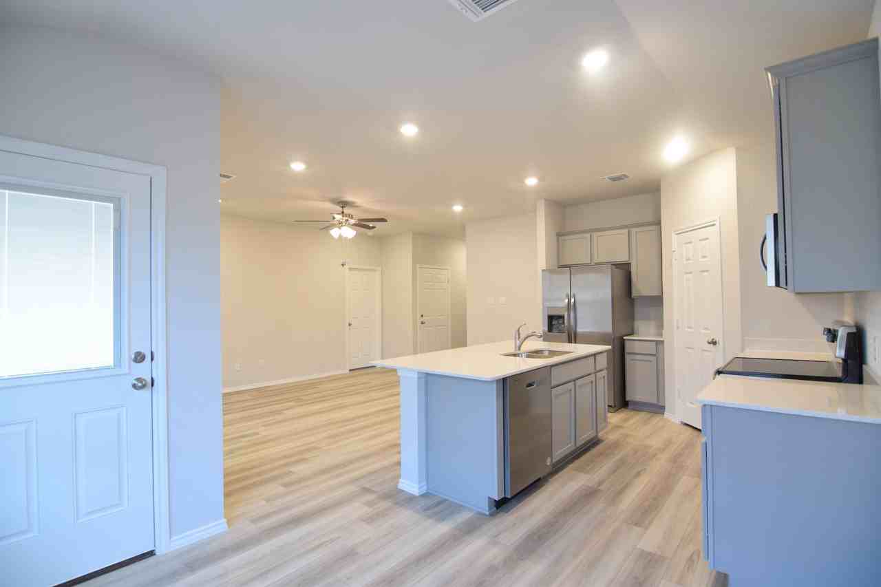 1428 Merritt St - Photo 4 of 15