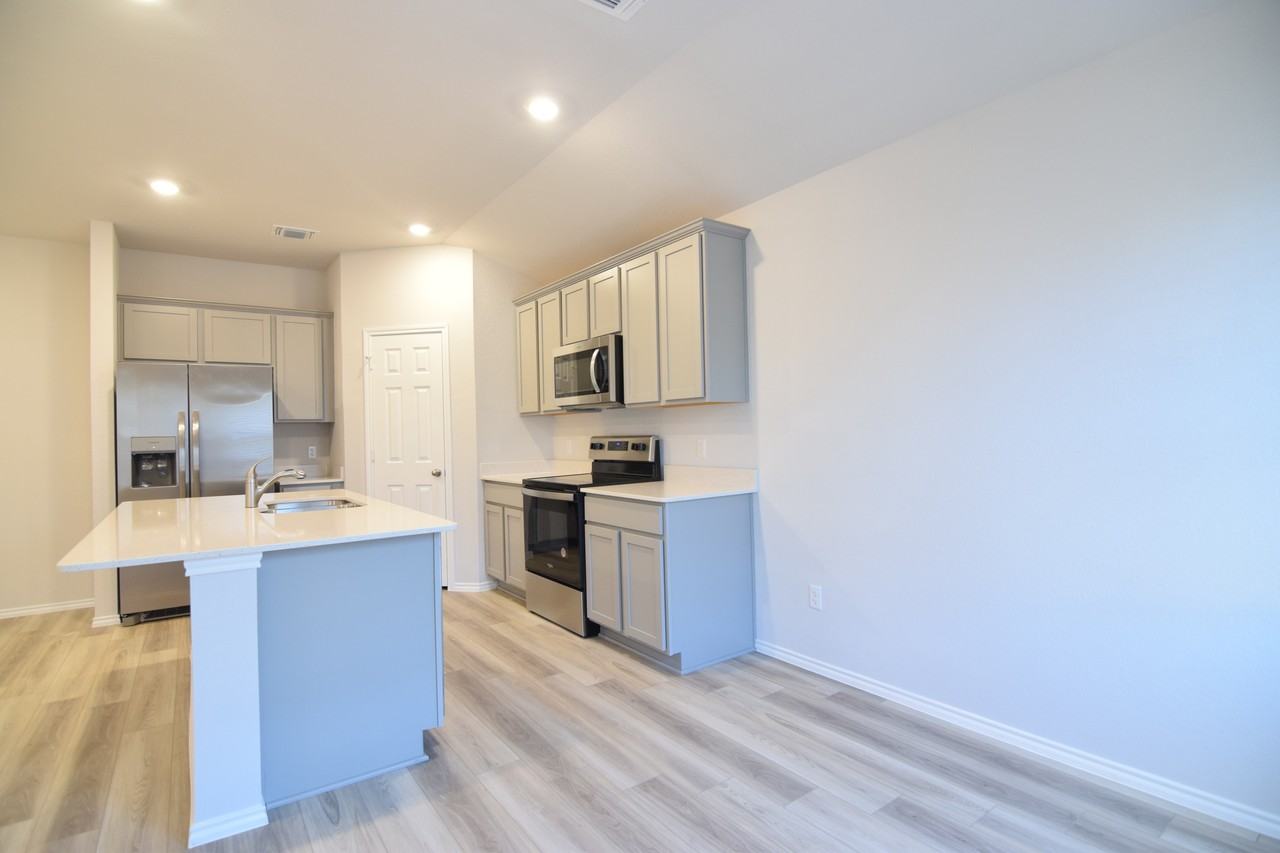 1428 Merritt St - Photo 5 of 15