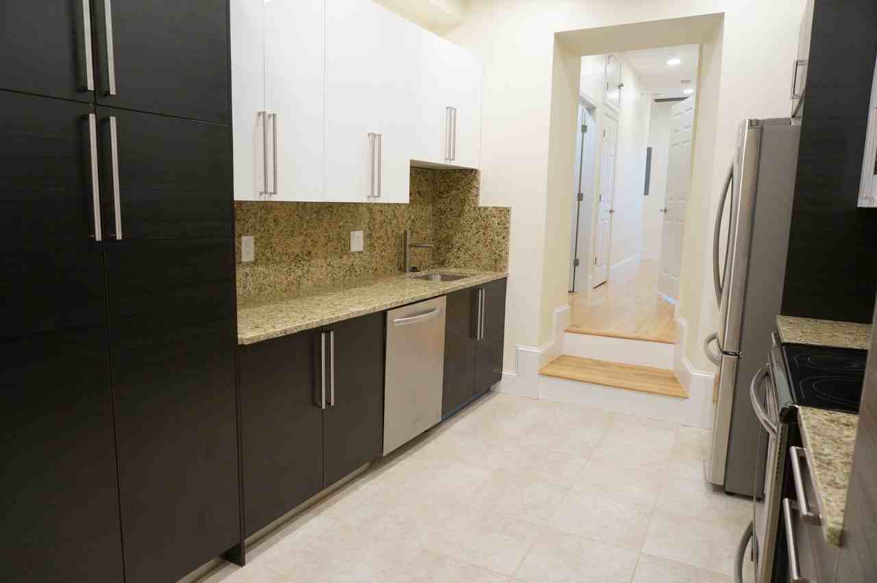 1032 Commonwealth Ave #2 - Photo 3 of 25