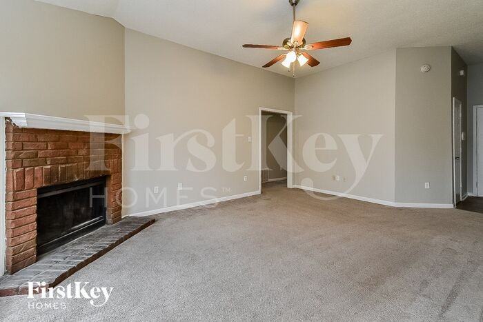 6546 Valley Oak Dr - Photo 3 of 15