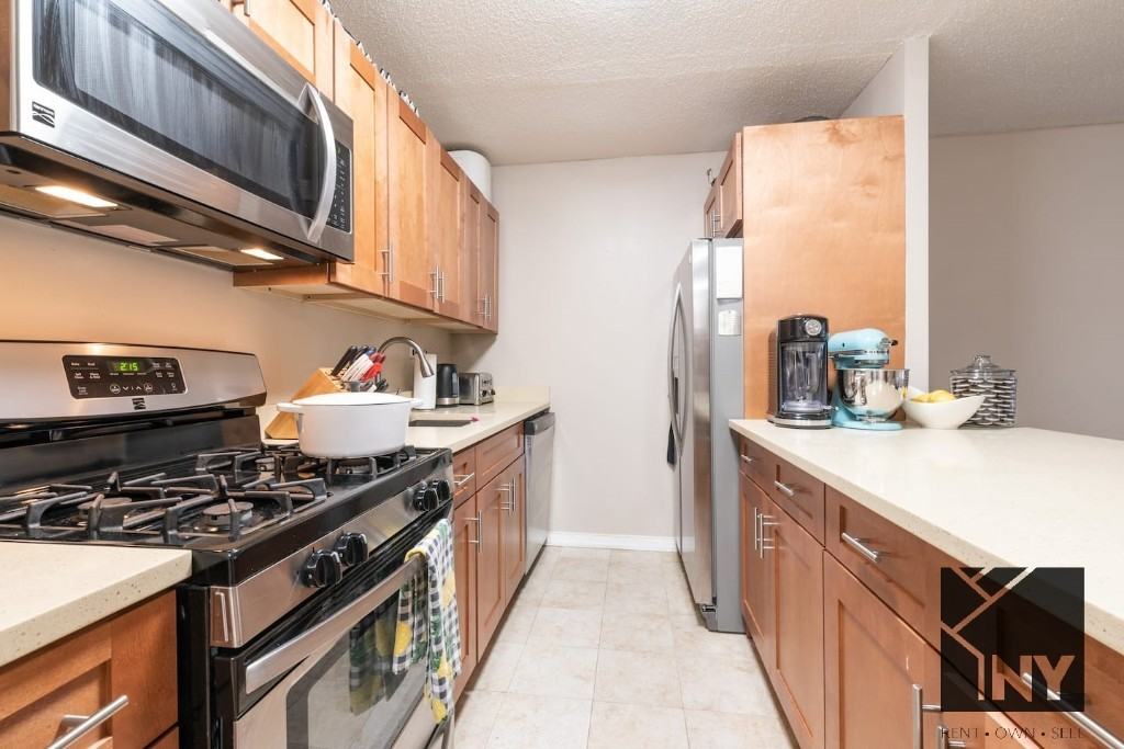 40 Harrison St #12R - Photo 3 of 10