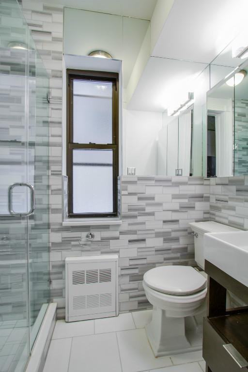 E 11th St #1D - Photo 5 of 6