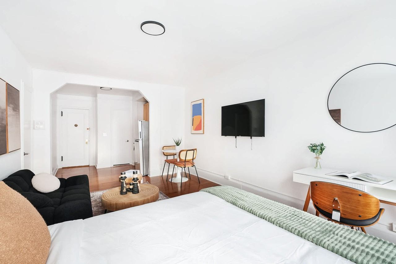 444 West 48th Street - Photo 4 of 47