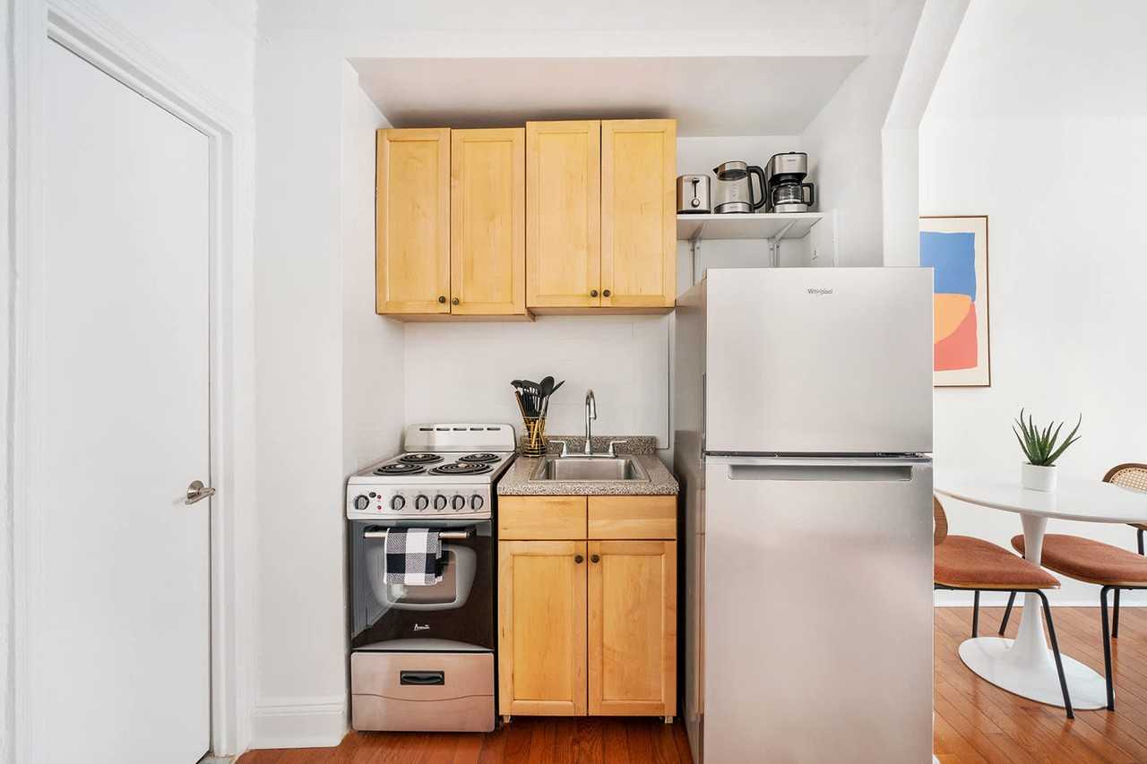 444 West 48th Street - Photo 6 of 47