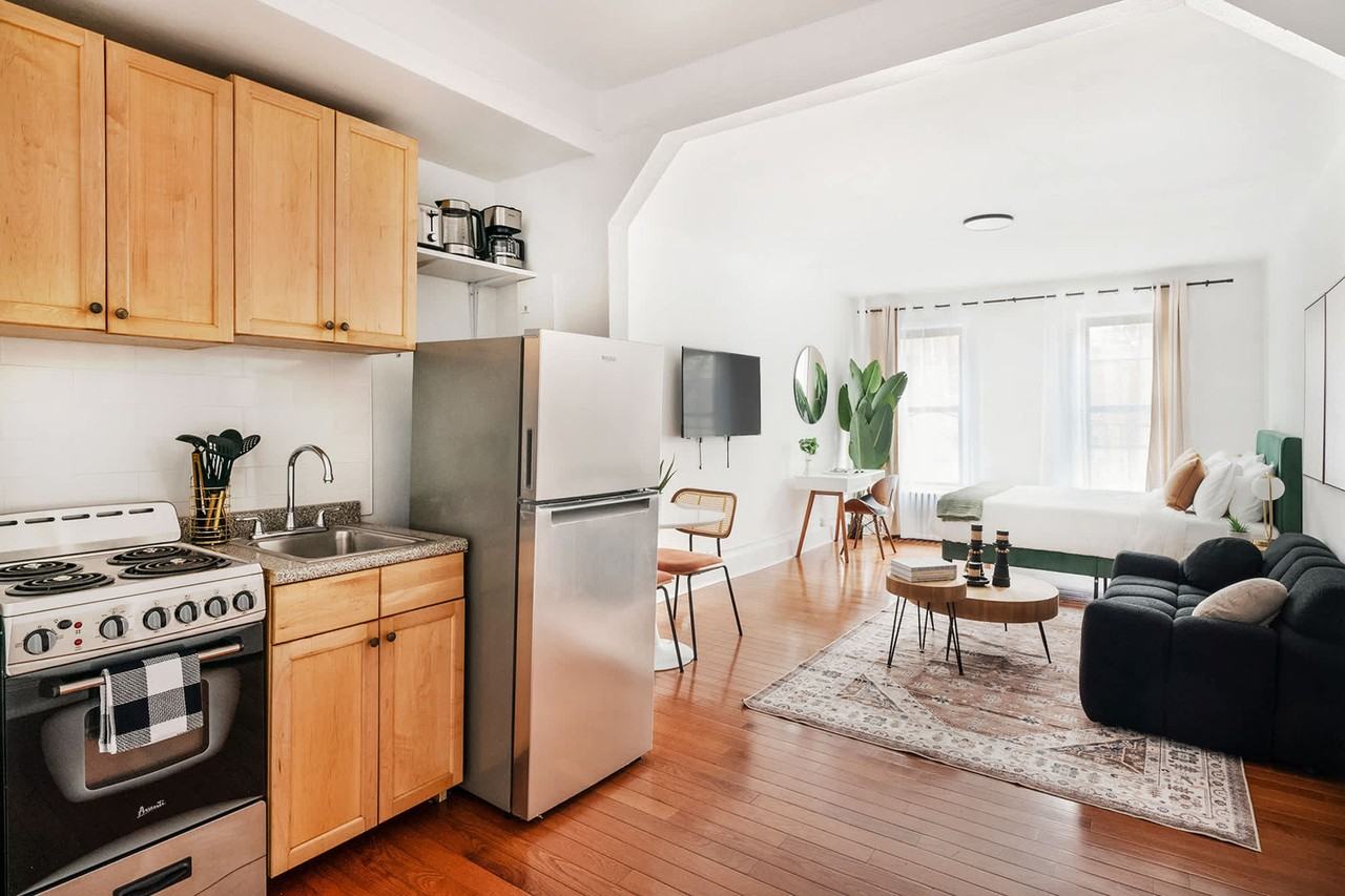 444 West 48th Street - Photo 7 of 47